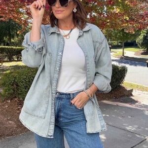 NWT Oversized Light Denim Denim Snap Button Up Western Shirt Jacket Shacket Sz S